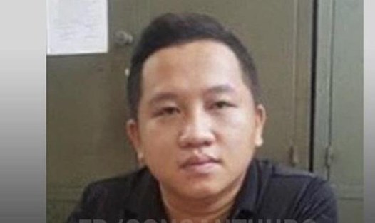 Nguyễn Ngọc Phú, kẻ nhiều lần tống tiền khách mua dâm đồng tính, tại cơ quan công an. Ảnh: CACC.