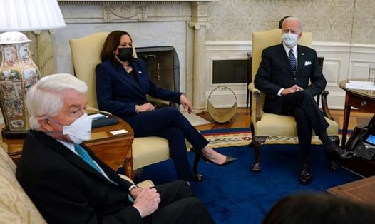 Tổng thống Mỹ Joe Biden trong cuộc họp thảo luận về gói cứu trợ COVID-19 tại phòng bầu dục của Nhà Trắng hôm 9.2. Ảnh: AFP