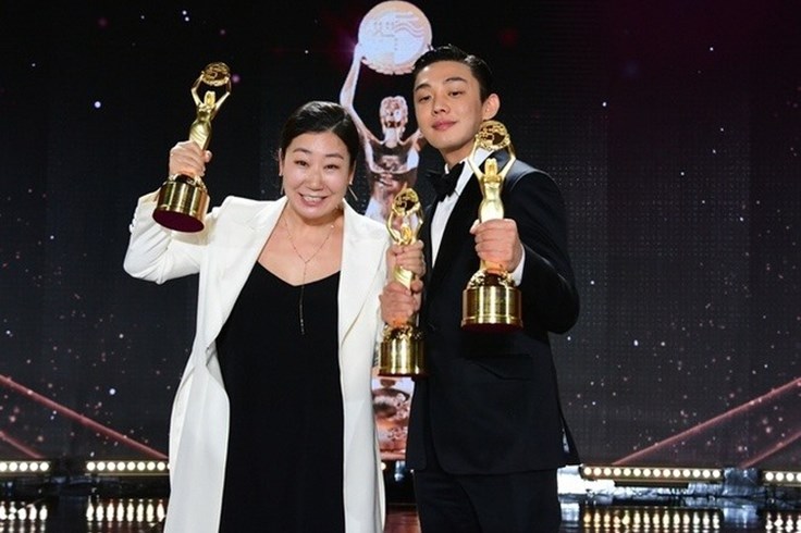 Yoo Ah In, Ra Mi Ran thắng giải Rồng Xanh lần thứ 41