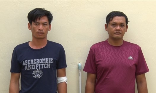 2 đối tượng trộm xe máy Tuấn Anh và Thuận (từ phải sáng). Ảnh: PV