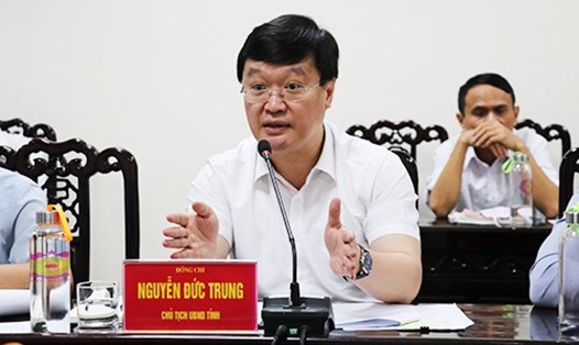 Chủ tịch UBND tỉnh Nghệ An Nguyễn Đức Trung tiếp và trả lời kiến nghị của công dân. Ảnh: Phan Quỳnh
