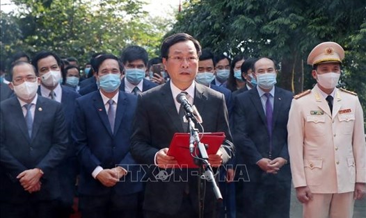 Ông Bùi Văn Quang, Chủ tịch UBND tỉnh Phú Thọ đọc bài tri ân công đức của các Vua Hùng.