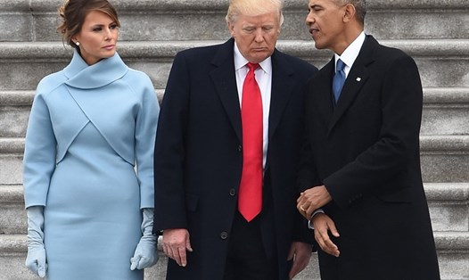Từ trái qua phải: Bà Melania Trump, ông Donald Trump và ông Barack Obama. Ảnh: AFP.