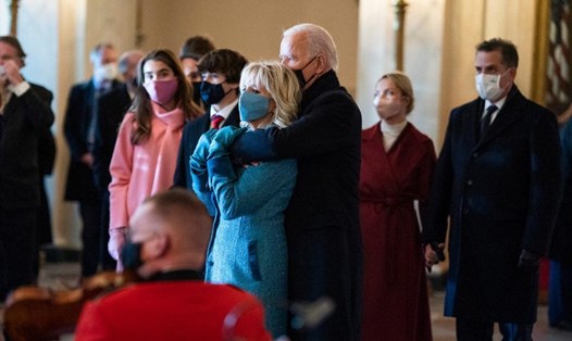 Tổng thống Joe Biden và Đệ nhất phu nhân Jill Biden đã có ngày lễ Valentine ngọt ngào. Ảnh: Twitter @POTUS