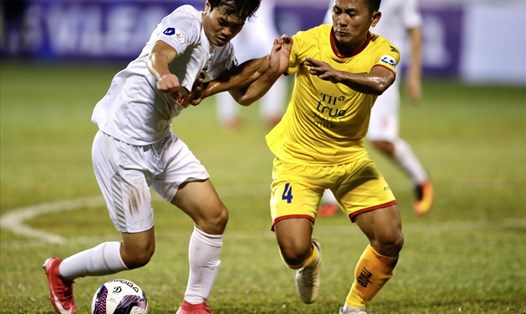 Văn Toàn ghi bàn thắng ngay ở trận đấu thứ 2 tại V.League 2021 giúp Hoàng Anh Gia Lai thắng Sông Lam Nghệ An. Ảnh: Anh Duy.