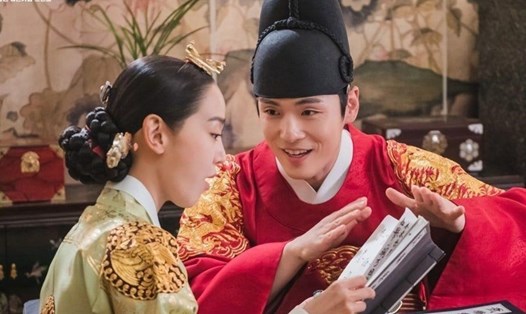 “Mr. Queen” của Shin Hye Sun và Kim Jung Hyun kết thúc với rating ấn tượng. Ảnh poster.