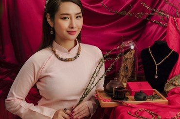 Hoa hậu Ngọc Anh Anh khoe vẻ đẹp dịp dàng trong ngày đầu Xuân năm mới. Ảnh: NVCC.
