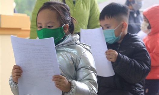 Học sinh, giáo viên ở Hà Nội sẽ thực hiện khai báo y tế để rà soát người đi về từ vùng dịch. Ảnh minh  họa: Hoài Anh.