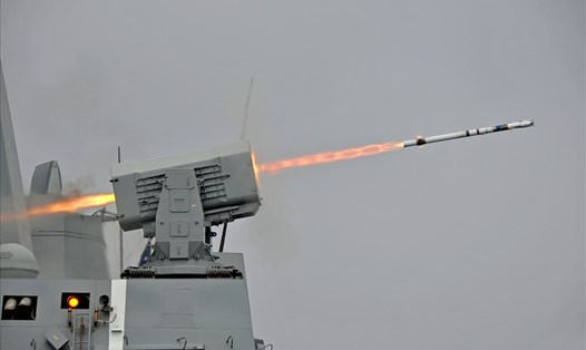 Bán tên lửa RIM 116 RAM cho Ai Cập là thương vụ vũ khí Mỹ đầu tiên dưới thời Tổng thống Joe Biden. Ảnh: US Navy
