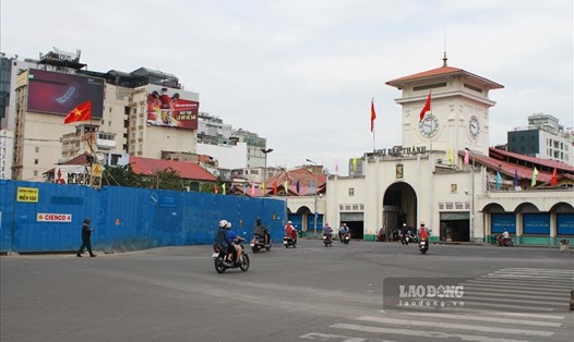 Thời tiết ngày đầu tiên đi làm của năm Tân Sửu trời trong lành. Ảnh: Vũ Chân