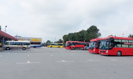 Ảnh hưởng của dịch COVID-19, sau Tết Nguyên Đán Tân Sửu tại Hà Tĩnh chỉ có khoảng 50% số xe khách đường dài hoạt động. Ảnh: Trần Tuấn chụp sáng 17.2 tại Bến xe Hà Tĩnh.