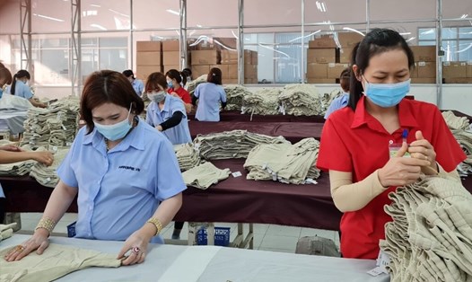 Các công nhân của Công ty Hansae Việt Nam trong ngày làm việc đầu tiên sau kỳ nghỉ Tết Tân sửu 2021. Ảnh Nam Dương