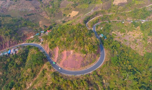 Tuyến QL6 đoạn qua tỉnh Sơn La với chiều dài 214km, với hàng trăm đèo dốc, khúc cua nguy hiểm.
