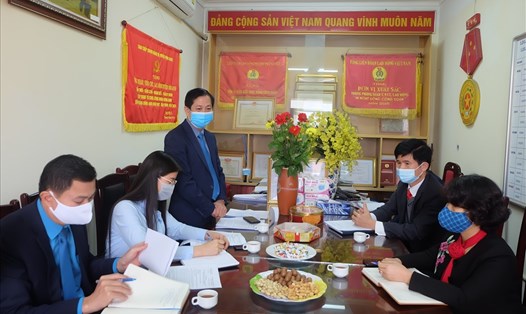 Phó Chủ tịch Liên đoàn Lao động thành phố Hà Nội Phạm Bá Vĩnh phát biểu tại buổi kiểm tra. Ảnh: CĐHN