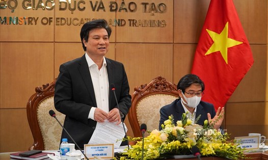 Thứ trưởng Bộ GDĐT Nguyễn Hữu Độ thông tin về kết quả sau 1 học kỳ triển khai chương trình GDPT mới với lớp 1.