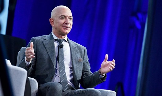 Jeff Bezos thông báo từ chức CEO Amazon hôm 2.2. Ảnh: AFP.