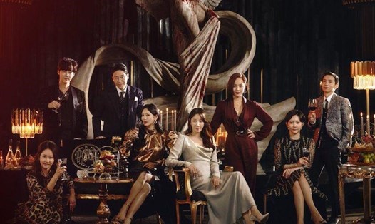 “The Penthouse" của Kim So Yeon giữ tỉ suất người xem cao từ mùa 1 sang mùa 2. Ảnh poster.