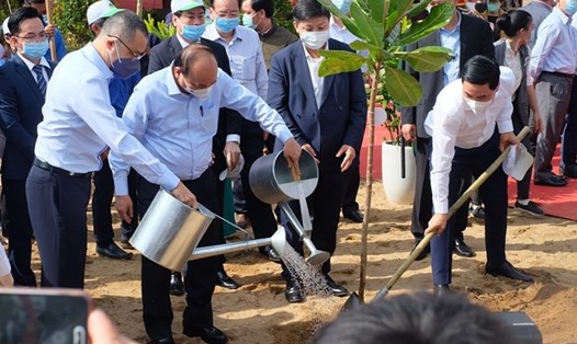 Thủ tướng Chính phủ Nguyễn Xuân Phúc dự Lễ phát động trồng 15 triệu cây xanh ở Phú Yên. Ảnh Nhiệt Băng
