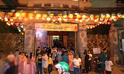 Trung ương Giáo hội Phật giáo Việt Nam yêu cầu các chùa tiếp tục thực hiện nghiêm công tác phòng, chống dịch bệnh COVID-19. Ảnh: Huân Cao