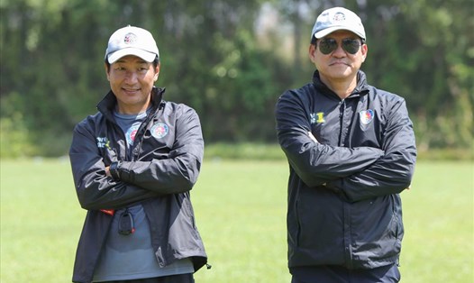 Ông Shimoda (trái) nhiều khả năng sẽ lên thay ông Vũ Tiến Thành để dẫn dắt câu lạc bộ Sài Gòn thời gian tới. Ảnh: CLB Sài Gòn.