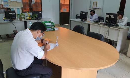 Anh Nguyễn Văn Hùng, đang đăng ký tìm việc làm lái xe. Ảnh Nam Dương