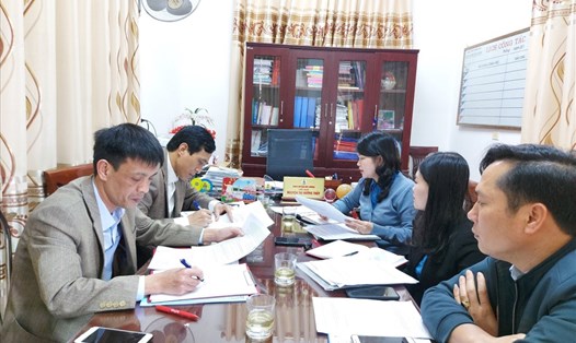 Ủy ban kiểm tra LĐLĐ tỉnh Nghệ An tiến hành giám sát tại LĐLĐ huyện Đô Lương. Ảnh: NH