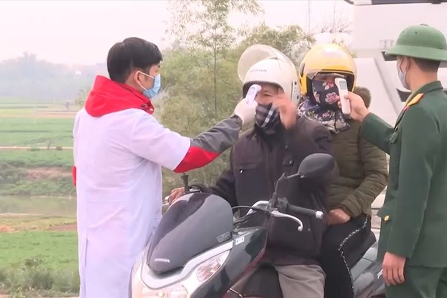 Chốt kiểm soát dịch COVID - 19 tại xã Lâm Thao, Lương Tài, Bắc Ninh. Ảnh: Tiến Phát.