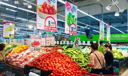Giá thực phẩm, rau củ tại các siêu thị cũng giảm, sức mua không lớn. Ảnh: Thanh Tân