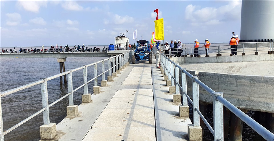 Nhà máy điện gió ngoài khơi thứ hai tại Bạc Liêu sắp hoàn thành. Ảnh: Nhật Hồ