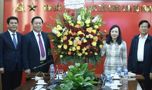 Trưởng Ban Tuyên giáo Trung ương  tới thăm Bộ Y tế và chúc mừng ngành Y nhân ngày Thầy thuốc Việt Nam. Ảnh:Hải Nguyễn