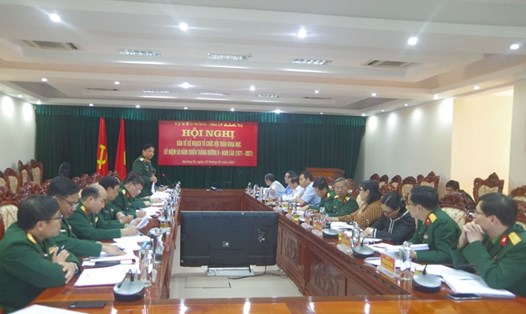Thiếu tướng Hà Thọ Bình, Phó Tư lệnh, Tham mưu trưởng Quân khu 4 phát biểu tại hội nghị. Ảnh:Xuân Diện