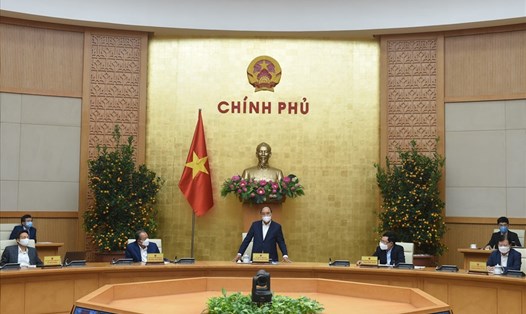 Thủ tướng Nguyễn Xuân Phúc chủ trì họp Thường trực Chính phủ “chốt” một số vấn đề về phòng chống COVID-19. Ảnh: Quang Hiếu