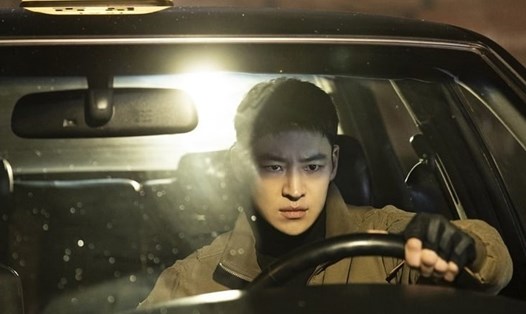 Lee Je Hoon chia sẻ về bộ phim truyền hình sắp tới “Taxi Driver”. Ảnh: Soompi