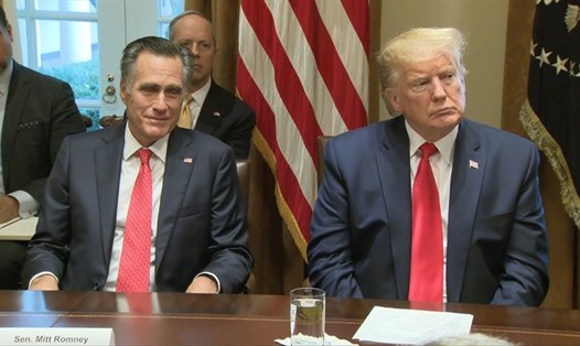 Ông Donald Trump và Mitt Romney. Ảnh: AFP