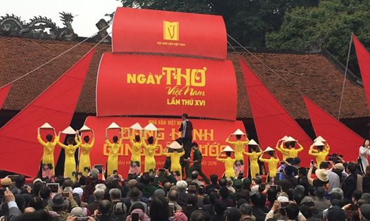 "Ngày thơ Việt Nam" buộc phải dừng tổ chức 2 năm liên tiếp bởi ảnh hưởng của dịch bệnh COVID-19. Ảnh: LĐ