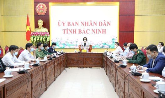 Chủ tịch UBND tỉnh Bắc Ninh Nguyễn Hương Giang phát biểu chỉ đạo tại điểm cầu Bắc Ninh. Ảnh: Báo Bắc Ninh