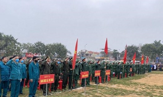 Tổ chức lễ cho tân binh Nghệ An lên đường nhập ngũ. Ảnh: CCH