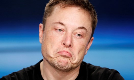 Tỉ phú giàu bậc nhất thế giới Elon Musk đã đánh mất danh hiệu người giàu nhất thế giới chỉ vì vài dòng trên Twitter. Ảnh TL
