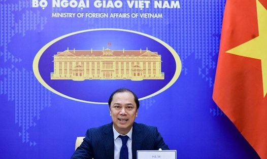 Thứ trưởng Bộ Ngoại giao Việt Nam Nguyễn Quốc Dũng điện đàm với Bí thư Thường trực Bộ Ngoại giao Thái Lan Thani Thongphakdi. Ảnh: BNG