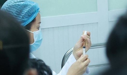 Tiêm thử nghiệm vaccine COVID-19 tại Việt Nam. Ảnh: Hải Nguyễn