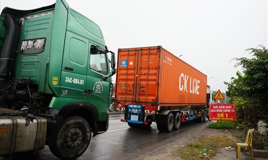 Hàng nghìn phương tiện vận tải từ Hải Dương di chuyển vào Hải Phòng sau lệnh "mở" của UBND TP.Hải Phòng. Ảnh MD
