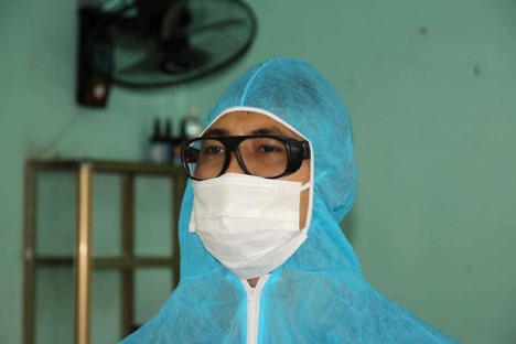 Anh Khanh thực hiện nhiệm vụ tại trường tiểu học Lai Cách, Cẩm Giàng, Hải Dương. Ảnh: H.H