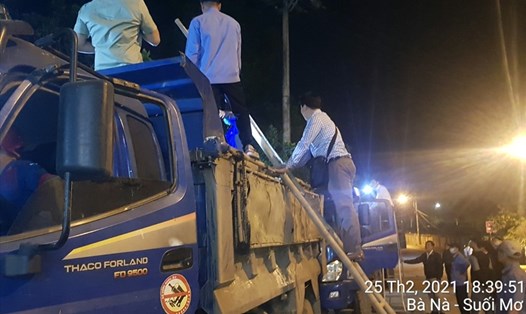Đoàn xe chở chất thải rồi gây rối tại bãi rác Khánh Sơn.