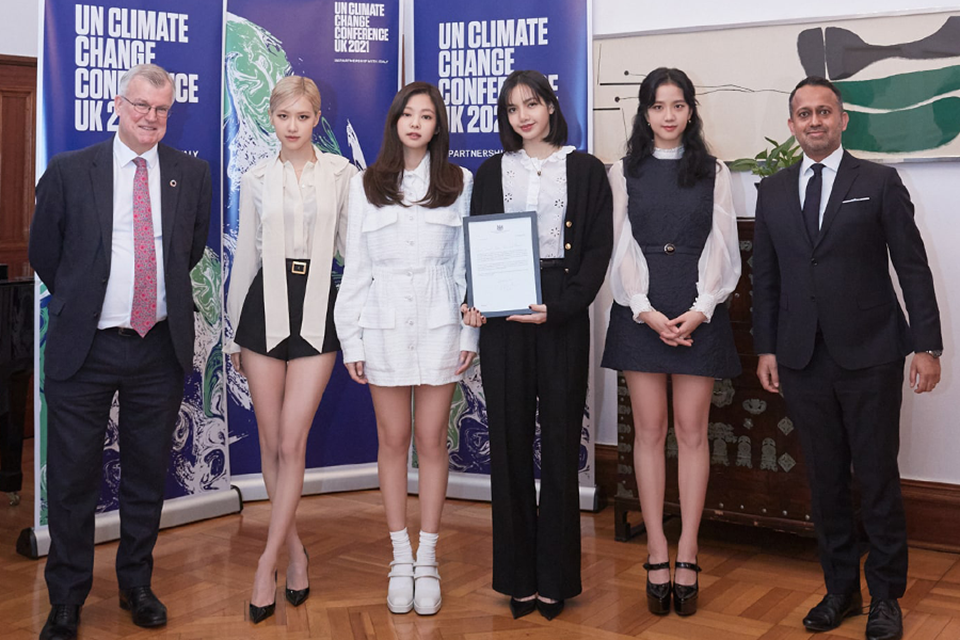 Blackpink được bổ nhiệm làm Đại sứ Quan hệ Công chúng tại COP26. Ảnh: Soompi Blackpink được bổ nhiệm làm Đại sứ Quan hệ Công chúng tại COP26. Ảnh: Soompi