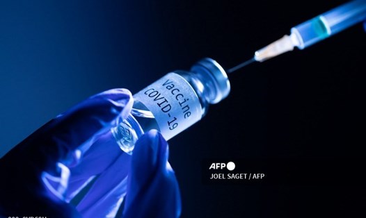 Các vaccine COVID-19 sử dụng công nghệ vector virus lộ điểm yếu đáng ngại nếu việc tiêm chủng trở thành thường xuyên. Ảnh: AFP