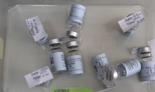 Vaccine COVID-19 1 liều của Johnson & Johnson được bật đèn xanh phê duyệt. Ảnh: AFP.