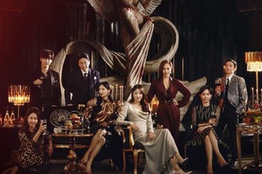 “The Penthouse" của Kim So Yeon giữ được sức hút qua từng tập phim. Ảnh poster.