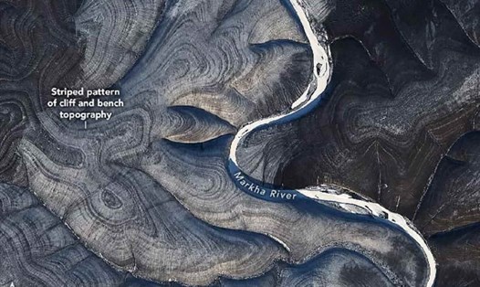 Đường sọc bí ẩn ở Siberia, Nga. Ảnh: NASA