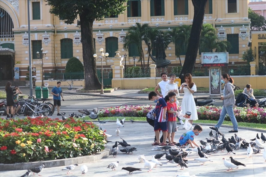 TPHCM đề nghị khai báo y tế điện tử đối với ngành du lịch nhằm phòng chống dịch COVID-19. Ảnh: LĐ.
