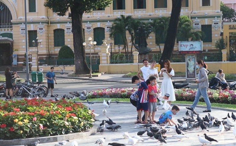 TPHCM đề nghị khai báo y tế điện tử đối với ngành du lịch nhằm phòng chống dịch COVID-19. Ảnh: LĐ.